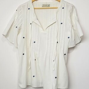 SARAH BUSTANI LINEN BLEND SMOCK STYLE FLUTTER SLEEVES WHITE WITH BLUE STAR TOP